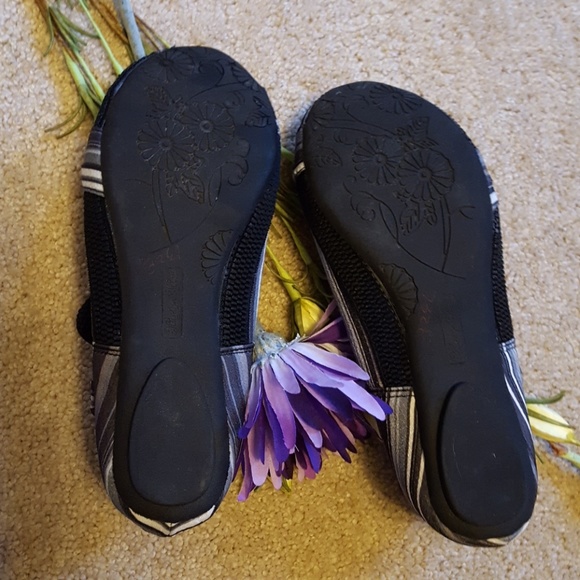 Girls Marilyn Moda flat shoes size 3/4 - Picture 7 of 8